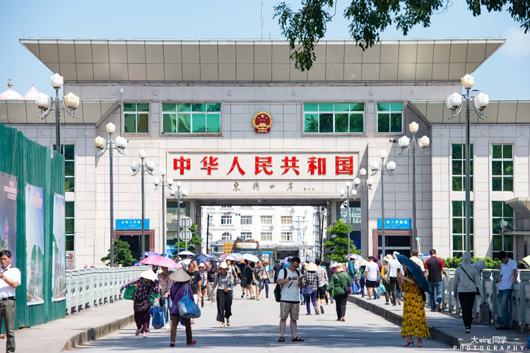 过境越南,初识芒街