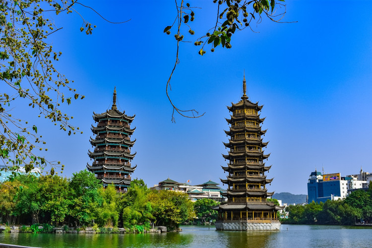 桂林江畔的城徽——象山公园