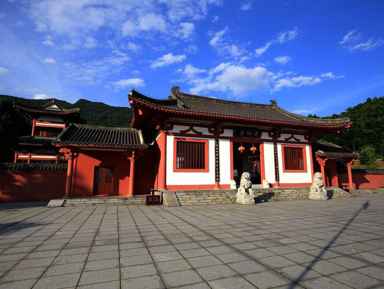 想想当地人真是幸福,天天置身于仙境之畔.