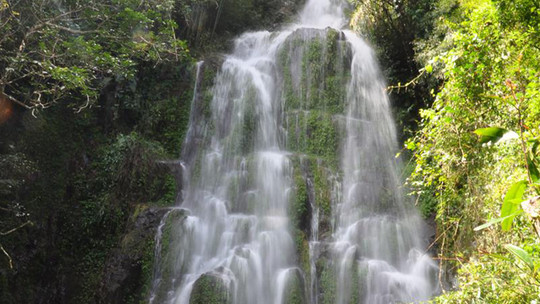 观原始生态,听飞瀑琴鸣景点地址:广西省来宾市金秀县滴水村青山屯