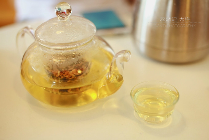 不想一大早喝咖啡,点了一壶玄米茶,两个人share 玄米的味道不浓,但很