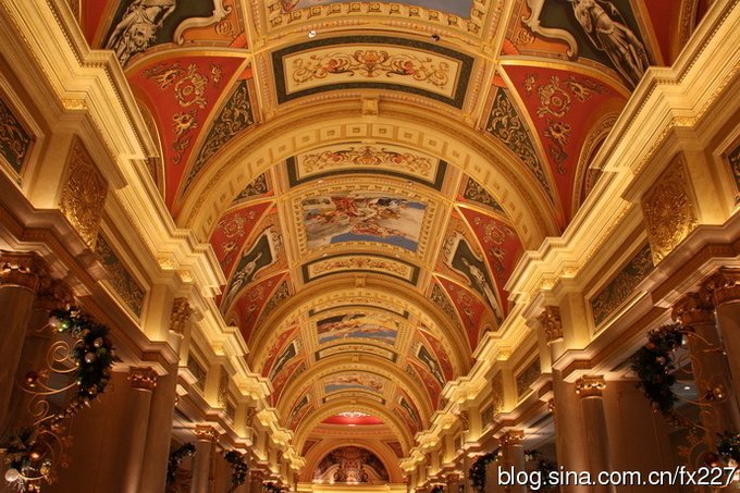 澳门街实拍:金碧辉煌的圣诞灯饰(图) - 澳门游记攻略【同程旅游攻略】