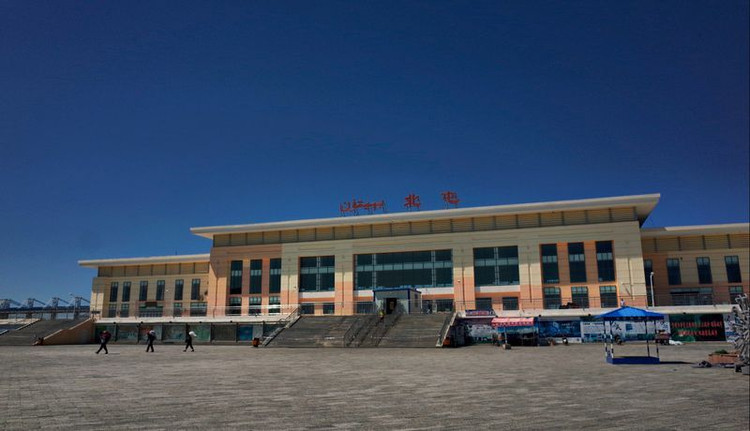 同样荒凉的火车站 北屯