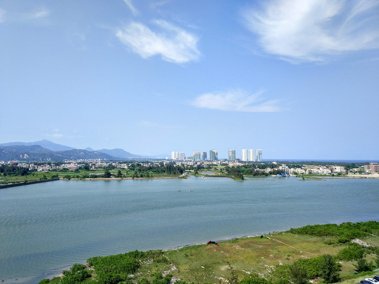 你是说惠东平海,港口双月湾吗那里是海边沙滩,那里是不用钱惠州双月湾