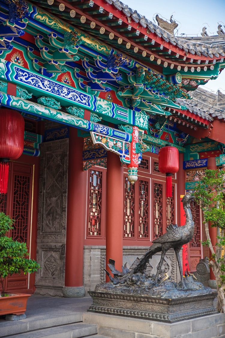 鼓楼西侧为鼓楼西街,街上有一纯阳宫,又称吕祖庙,吕祖观