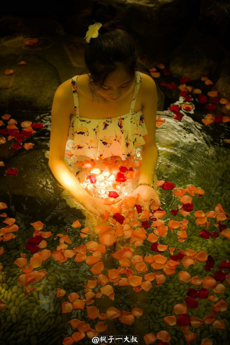 来《极限挑战》拍摄地,妹子教你泡温泉的正确姿势