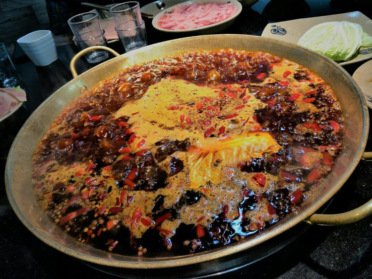 美食探店成都杀牛场老火锅