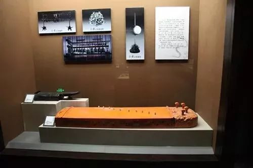 湖北曾侯乙墓中出土的十弦琴(仿)