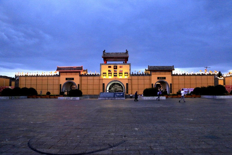 陕州地坑院,4000年民居活化石 - 陕州区游记攻略【同程旅游攻略】