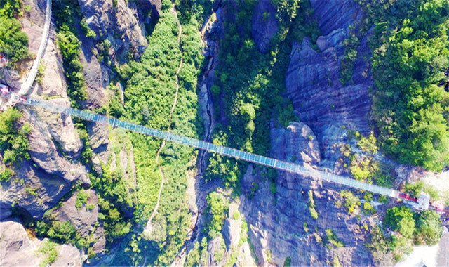 玻璃桥景区石牛寨