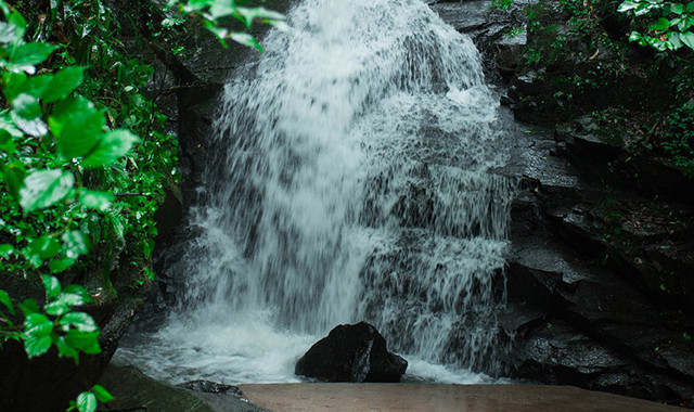 藏龙百瀑