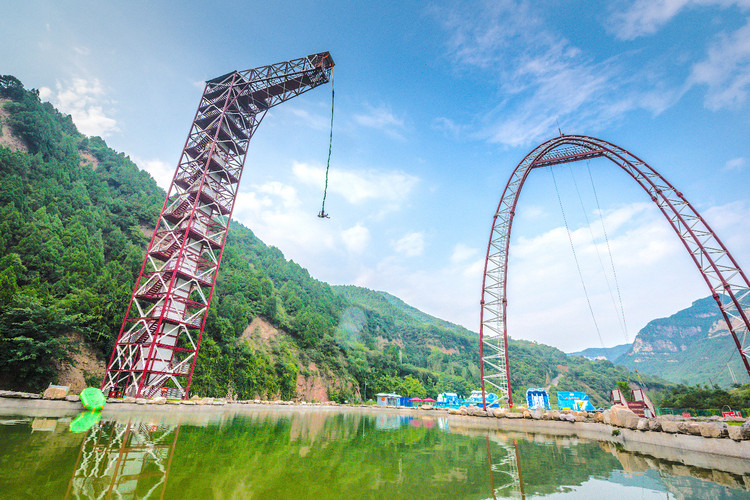 山西云丘山最美最好玩的攻略在这里 对于天生胆小的人来说,别说蹦极