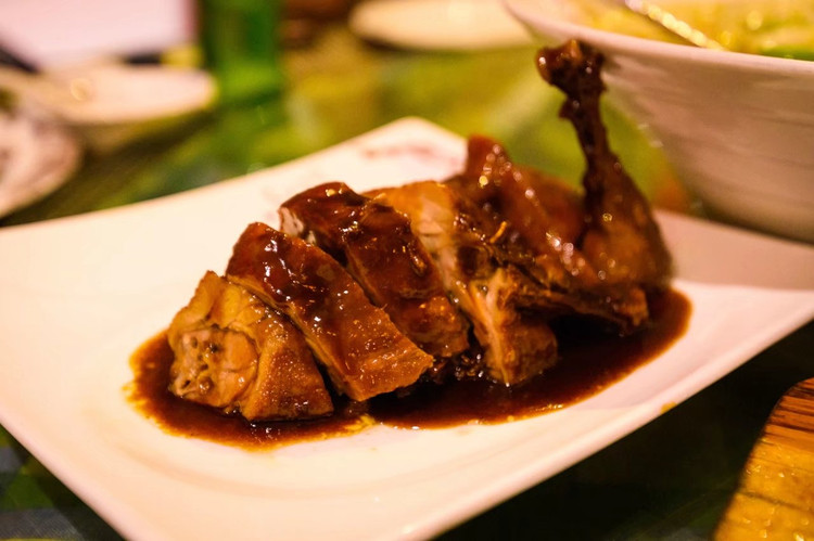 在迪拜最后的一餐,一定要吃得饱饱的,在网上查到的,大唐渔宴,中餐桌