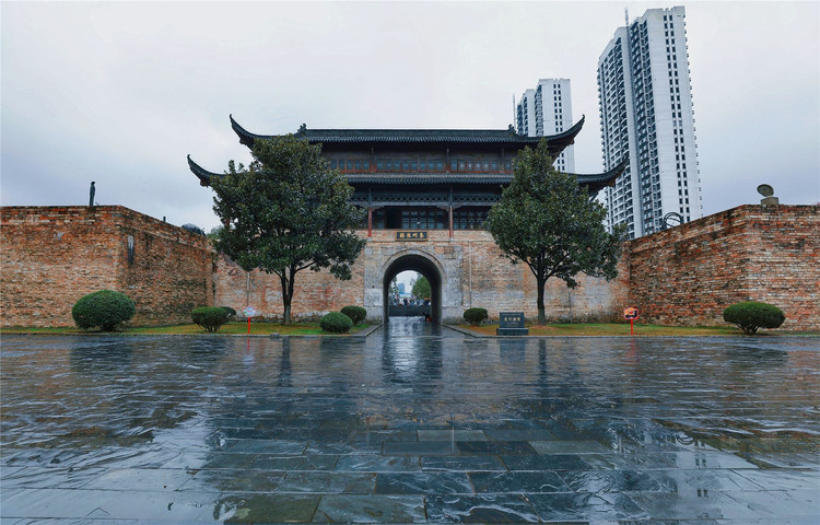 袁州谯楼袁州谯楼只可惜,由于下雨的关系,袁州谯楼暂时性地关闭了