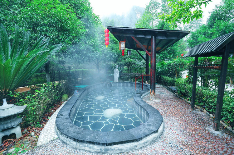 明月有情应识我缘来是你