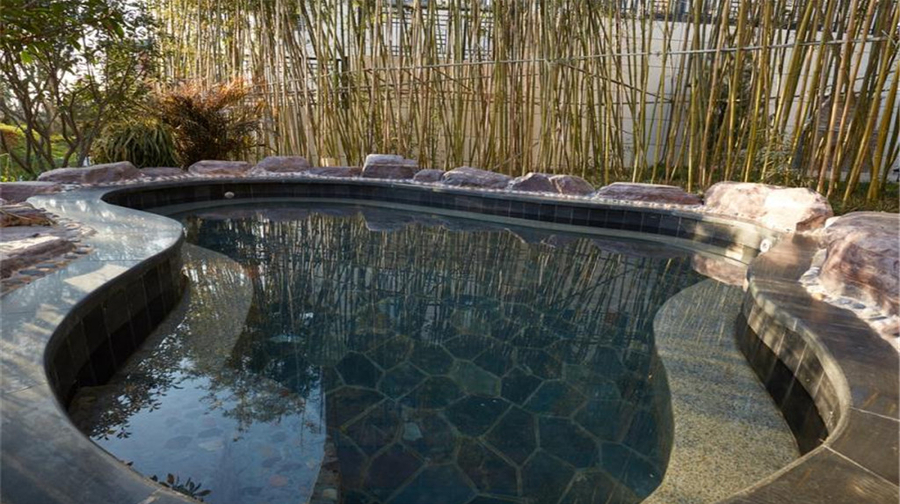 凤凰谷乐活小镇55℃温泉