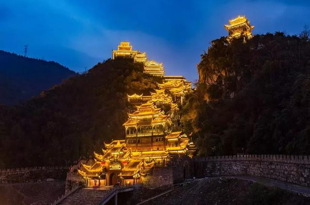 重庆 蚩尤九黎城的夜游景色,让你瞬间穿越千年!