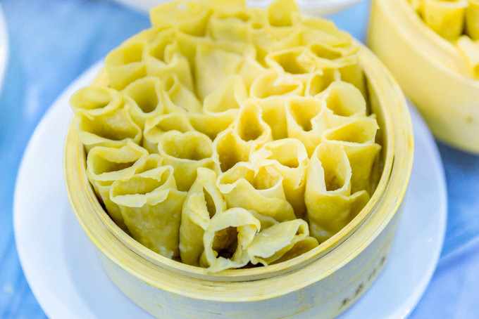 多样,搓,推,擀,卷,花样翻新,无论是莜面鱼鱼,莜面锅饼还是猫耳朵窝窝