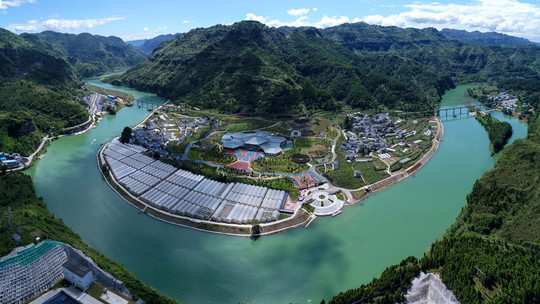 赏百花齐放 体验地方民俗文化景点地址:贵州省铜仁市碧江区马岩村吴家
