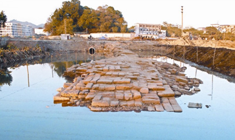 南海神庙南海神庙由庙前码头,海不扬波牌坊,头门,仪门及东西复廊,中庭