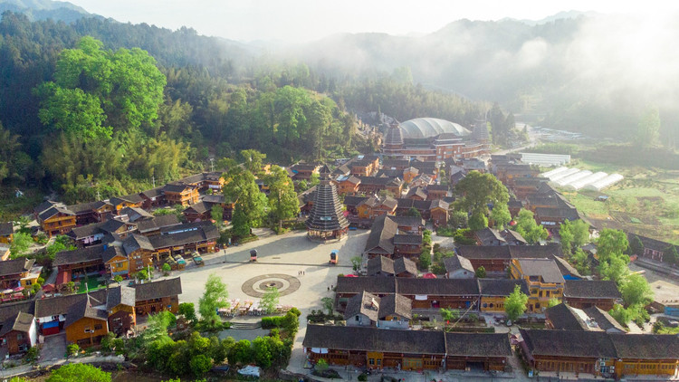铜仁 又遇梵净山丨杜鹃花开,绿色方舟的别样景致梵净山下,寨沙侗寨