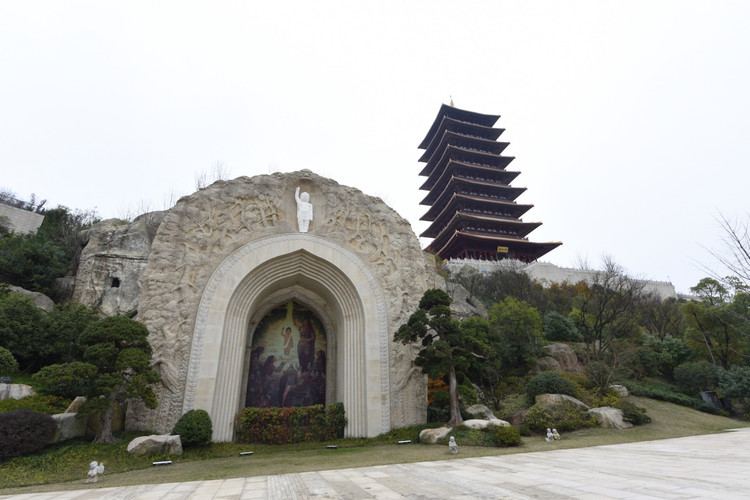 【牛首山验客】冬看牛首,佛光普照 在无忧广场上呈现两条成佛之道.