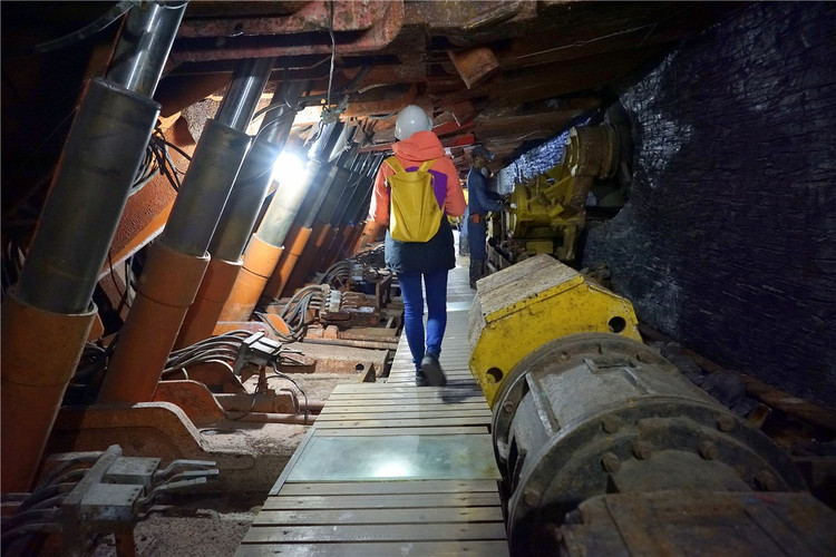 见证着百年沧桑的黑色长河