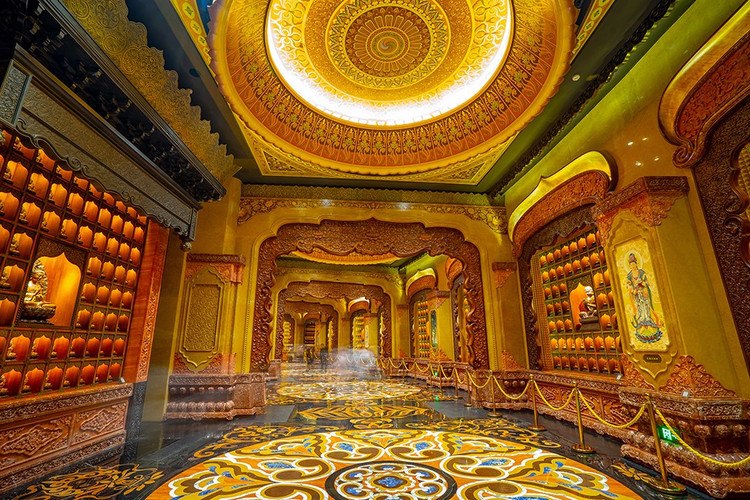 朝拜礼佛,感悟一份禅意