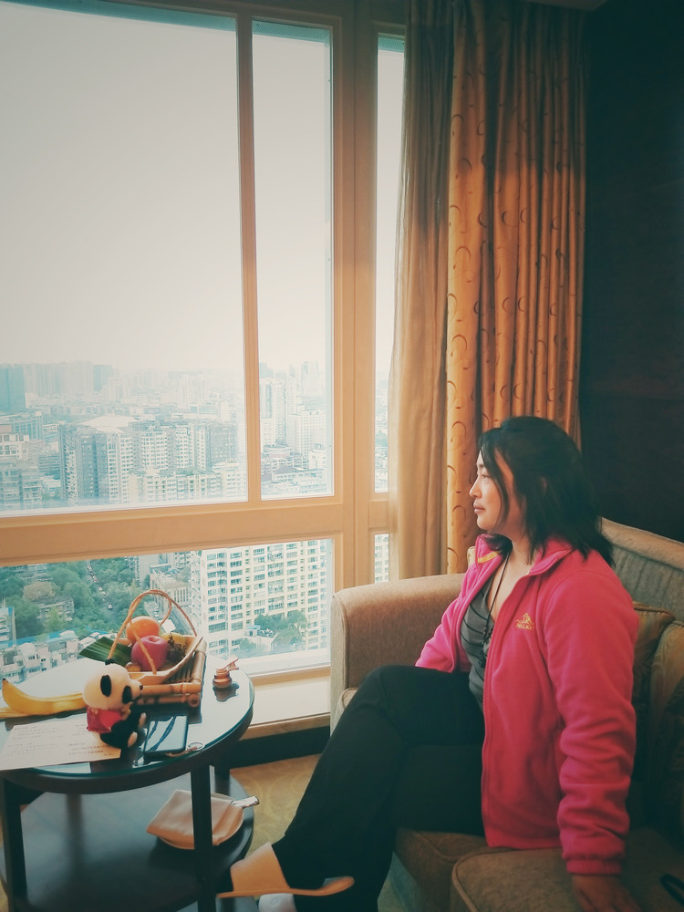 三大美女在成都逛吃逛吃的逗逼生活 入住香格里拉酒店  酒店的大堂到