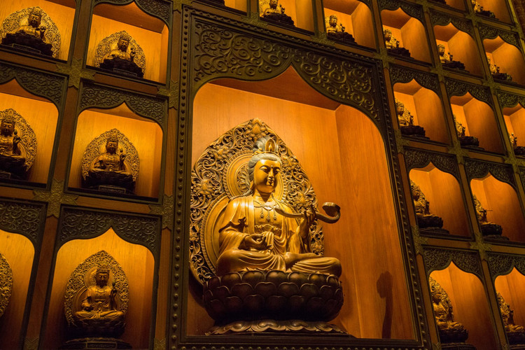 【佛顶宫:近于禅境,达于心灵】 壁画,佛像,雕塑,布满整个大殿