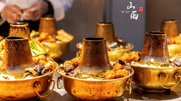 豆腐,烤羊排,刀削面,砂锅鱼头,灌肠,猫耳朵,炸素丸子,醋桂鱼,铜锅