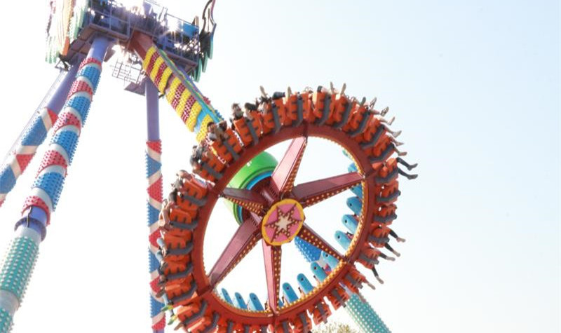 园博园欢乐世界游乐场位于济南园博园这个天然大氧吧内.