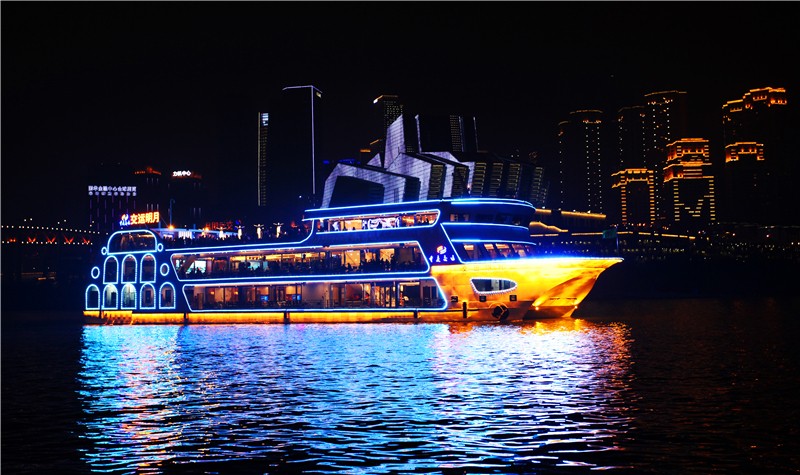 朝天门两江夜游                  灯火辉煌的重庆夜景.