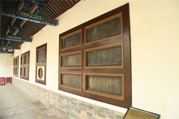 历史的记录者:古莲花池的碑刻