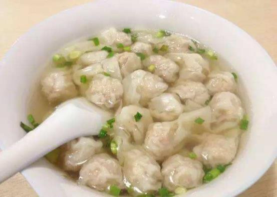 正果云吞:汤底清澈透亮,肉香扑面而来