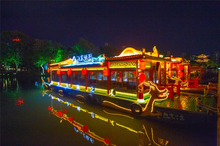 凭借着运河文化,淮安市打造了著名的里运河文化长廊,整个景区的总面积