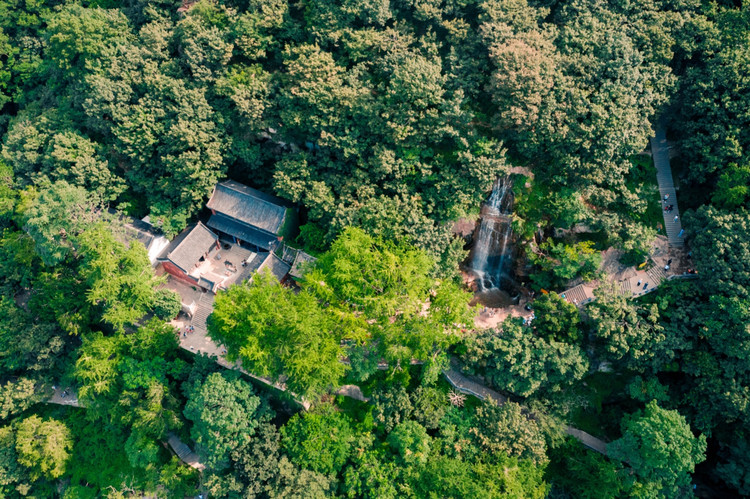 【验遇花果山】兰秋之中,连云港畔游仙宫 景区将大圣殿修建在水帘洞