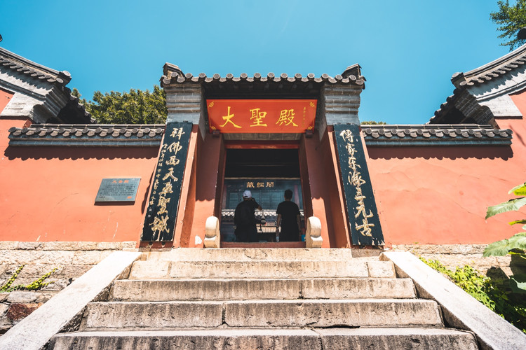 【验遇花果山】兰秋之中,连云港畔游仙宫 景区将大圣殿修建在水帘洞