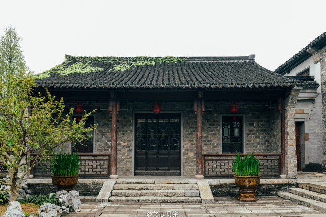 以及中国科举史上唯一的女状元傅善祥的故居,有"当代耆儒"之称的王伯