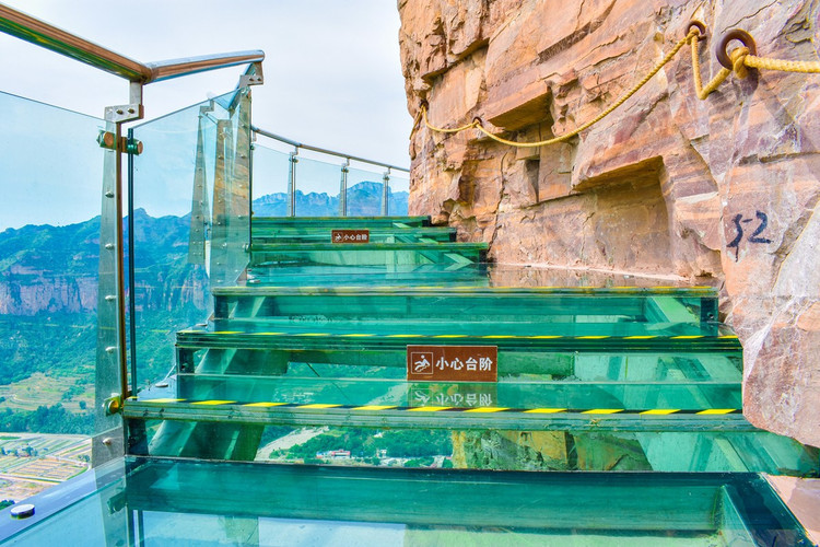【东太行验客】雄险奇峻四重奏,谱写东太行玻璃栈道环绕山头成u字型