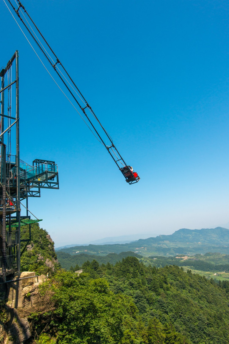用尖叫纵情这个夏天,重庆奥陶纪梦幻2日游一切准备就绪,在秋千荡出去