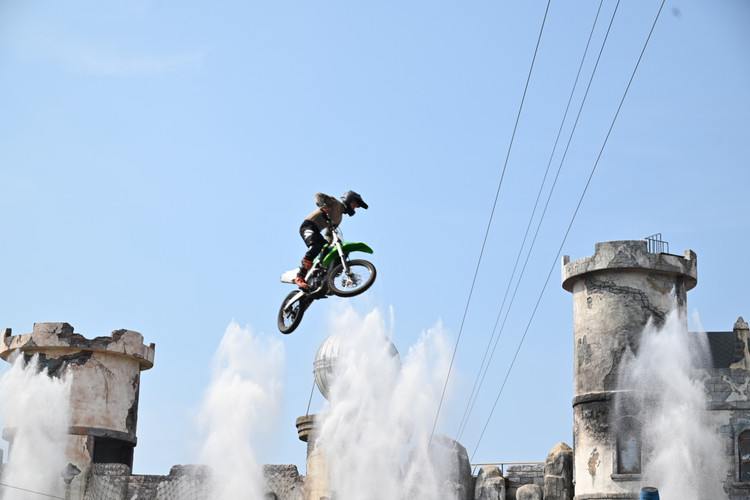 渔岛好莱坞特技秀