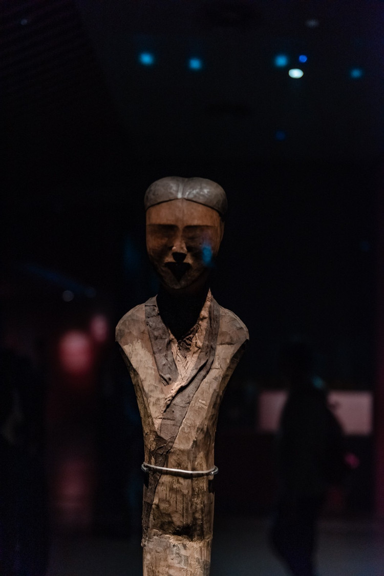 的展览,里面有很多真品展示,比如那件只有49克的蚕衣,辛追夫人的遗体