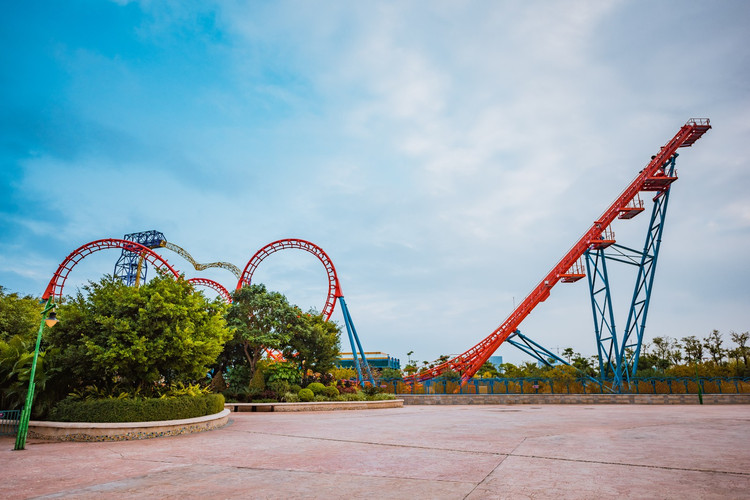 厦门局部降雪,全城浪漫 《极地快车》归属于"游艺之王"——过山车家族