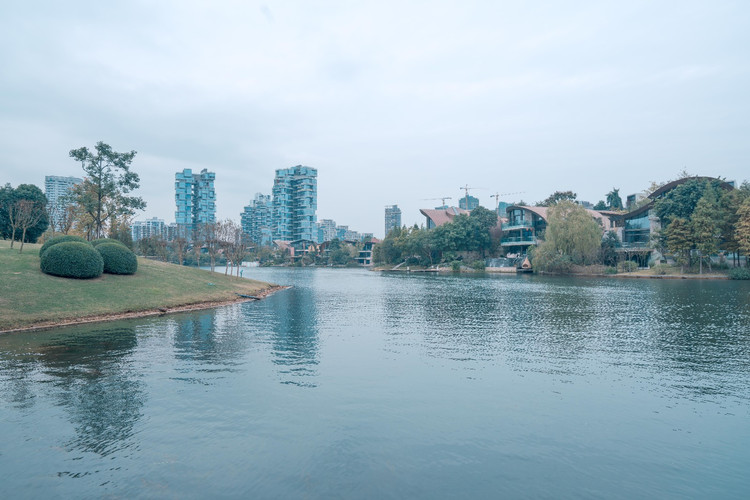 【麓湖:成都的"水上威尼斯"】