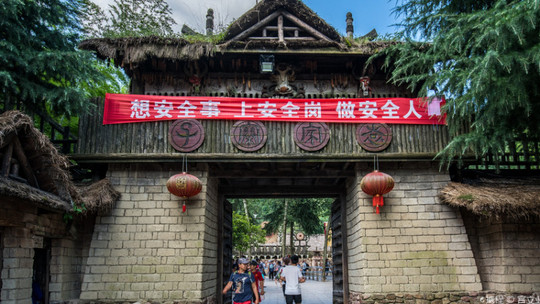 袁家寨子秉承着土家族建筑的特色景点地址:湖南省张家界市武陵源区