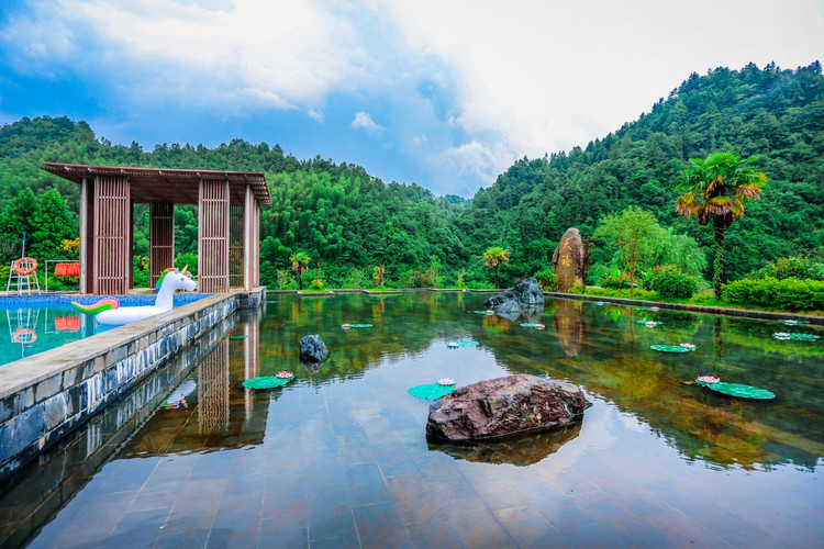 婺源天禧温泉:坐拥山河美景的养生温泉