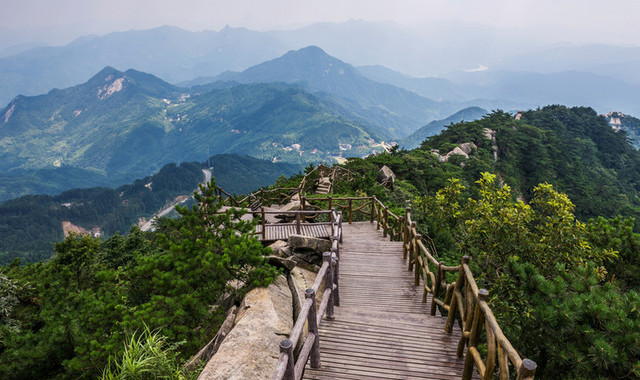 罗田薄刀峰风景区