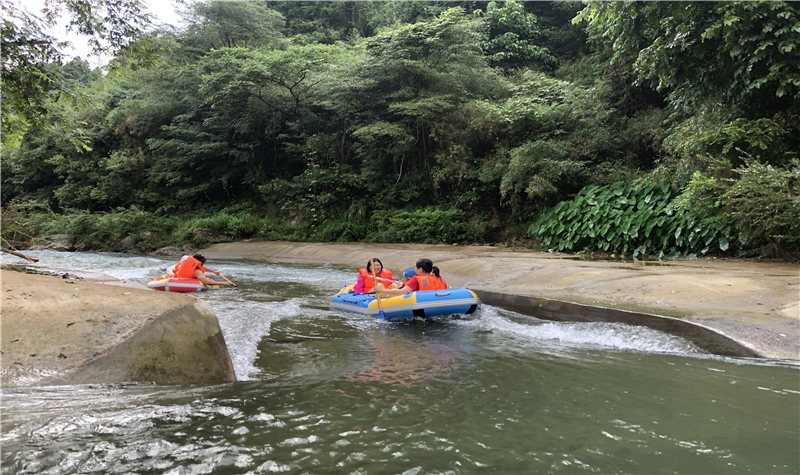 黄山杨家寨高空玻璃漂流