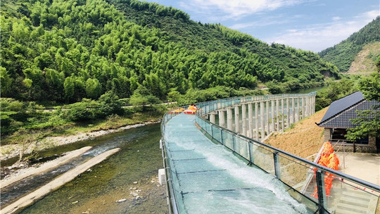 黄山杨家寨高空玻璃漂流